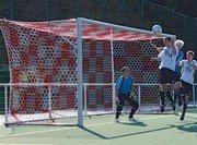 Fußball-Tornetz mit Schachbrettmuster