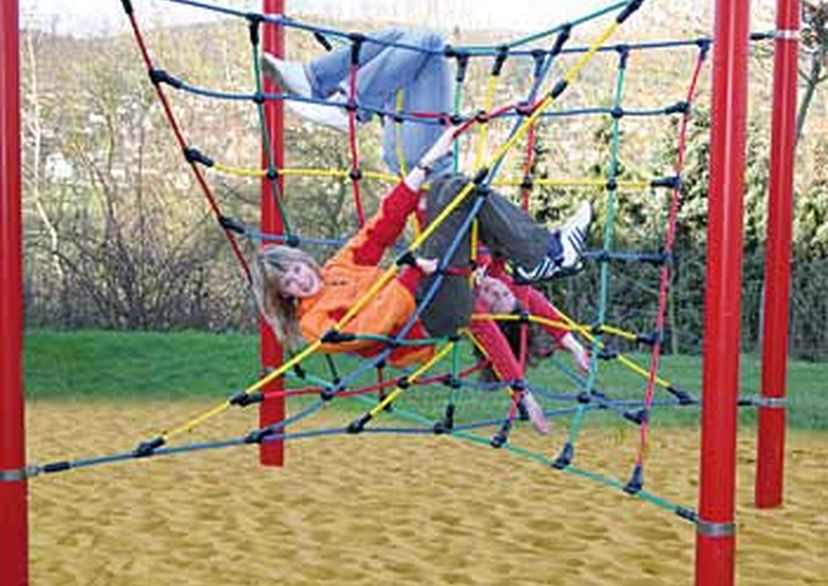 Kinder auf Seilspielgeräte Easy-Climb 1