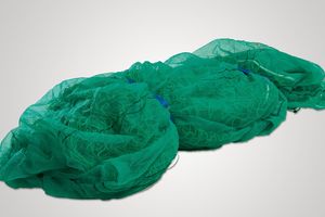 Auffangnetze mit luftdurchlässiger Gewirkeplane