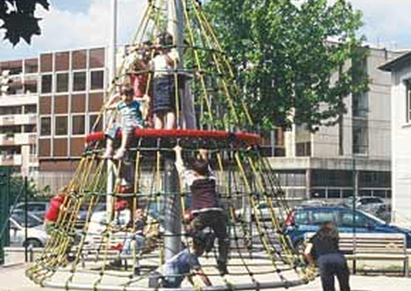 GROSSE KLETTERPYRAMIDE