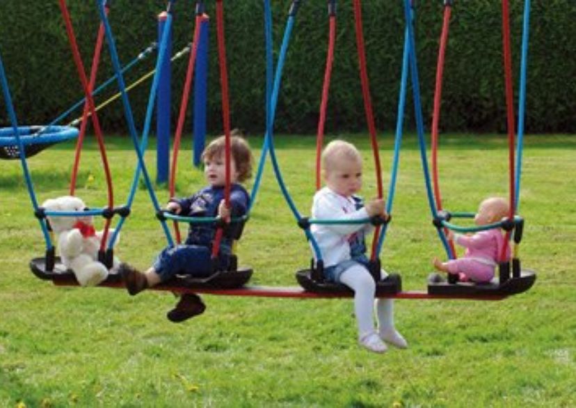 Kinder auf Seilspielgerät Kleinkind-Partnerswinger, 4 Sitzer 