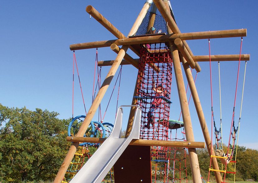 “Black Forest” Bird’s Nest Tower 
