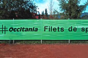 Standard Tennisplatzblende aus luftdurchlässigem Polyethylengewirke