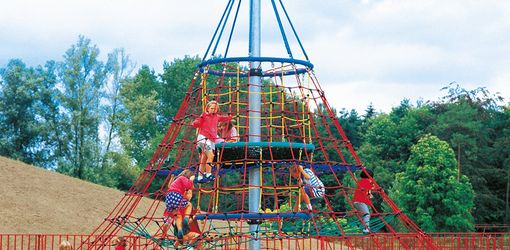 Dino 1 rope net pyramid