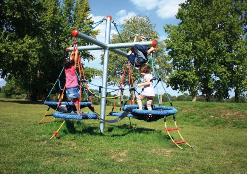 Kinder auf Seilspielgeräte Vogelnestbaum Mini 
