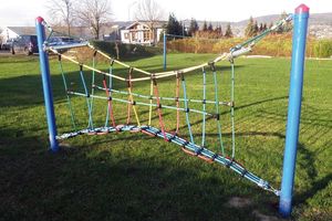 Seilspielgerät Fun-Parcours 2010 „Kletterspiel Bogenbrücke“