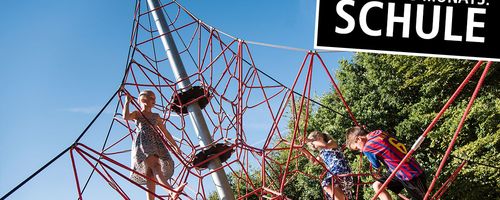 Spielen auf dem Pausenhof - mit HUCK Seiltechnik Kinder auf Seilspielgerät
