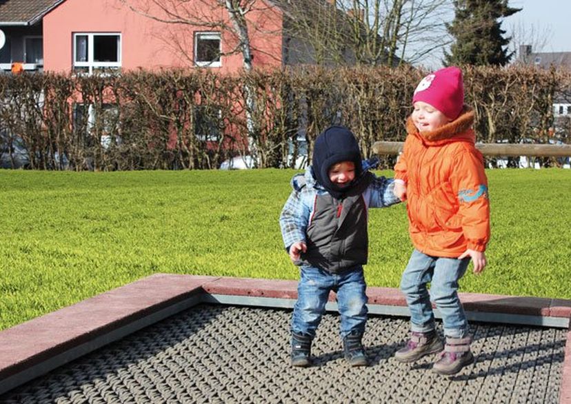 Seilspielgerät Trampolin 2012 