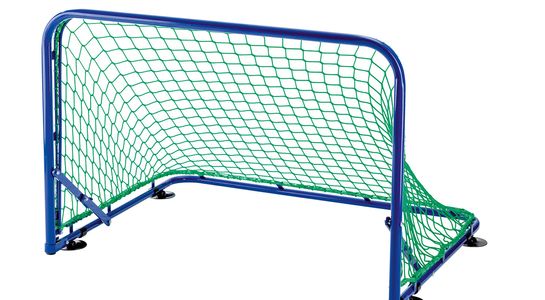 Mini-Hockey-Tornetz in grün, in einem blauen Torrahmen