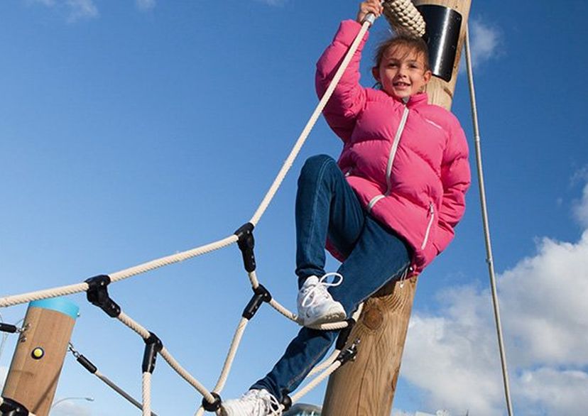 Spielschiff „Bellersdorf”, Standpfosten aus Eiche