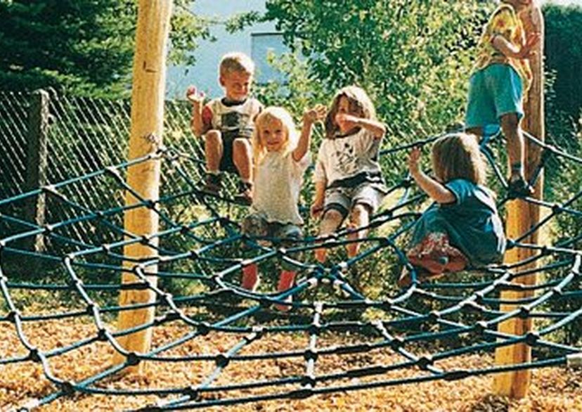 Seilspielgerät SPINNENNETZ „STEINDORF“ Kinderkletternetz