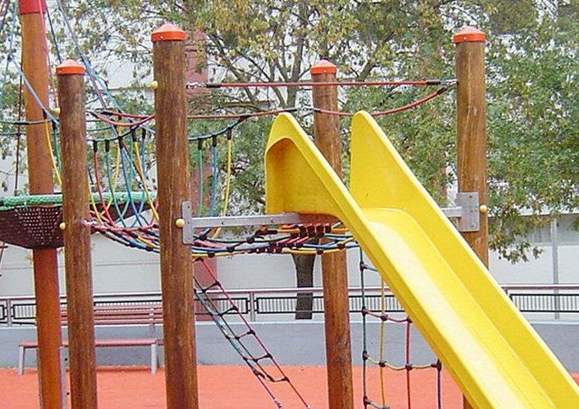 Adlerhorst® „Lotteschule“, Standpfosten aus Douglasie/Eiche