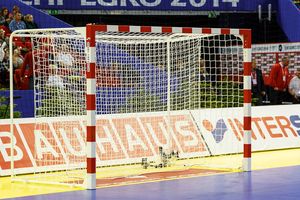 Handballr rot/weiß mit weißem Tornetz und Fangnetz mit 45 mm Maschenweite