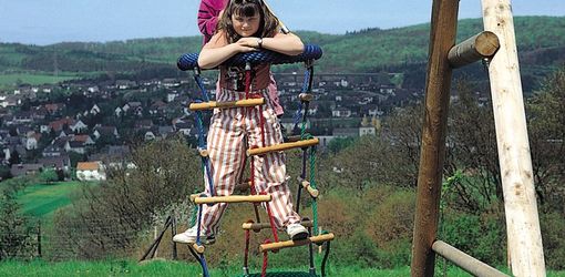 Seilspielgerät Kletterkamin-Karussell