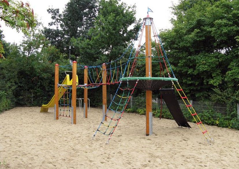 Seilspielgerät Adlerhorst® „Lotteschule“ , Standpfosten aus Douglasie/Eiche