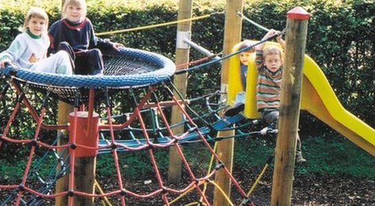 Adlerhorst® „Berghausen“, Standpfosten aus Douglasie mit Pfostenschuhen