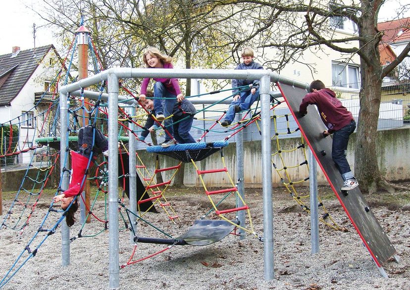 Maxi hexagon climbing castle