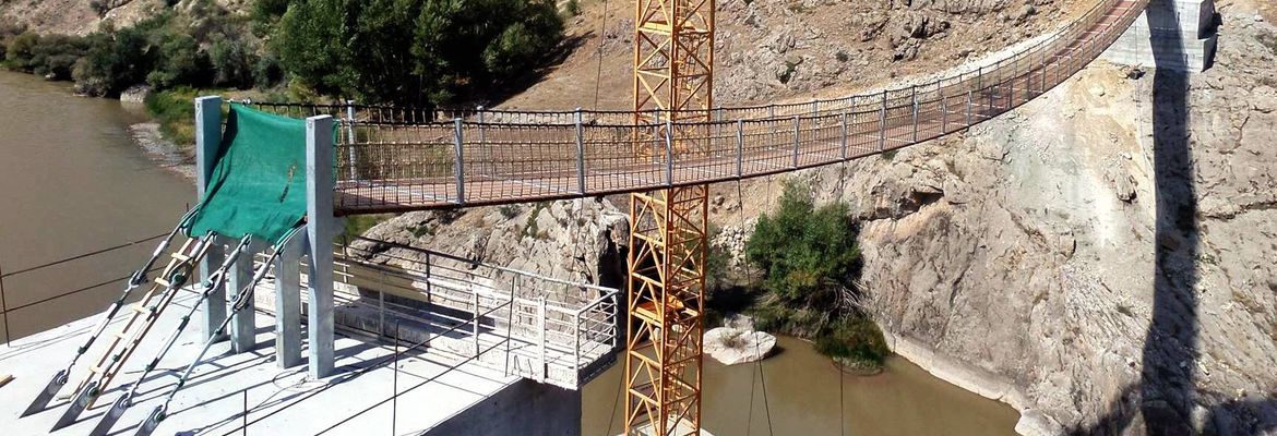 87 Meter-Brücke verbindet zwei Dörfer Verbindung Brücke Sicherung Seil