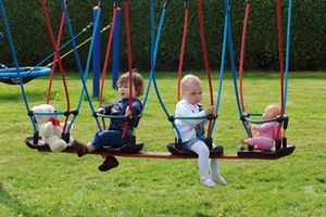 Kinder auf Seilspielgerät Kleinkind-Partnerswinger, 4 Sitzer