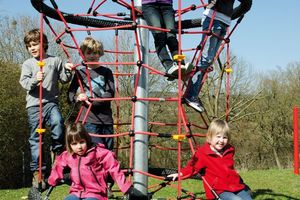 Kinder auf Seilspielgerät MINI SANDUHR