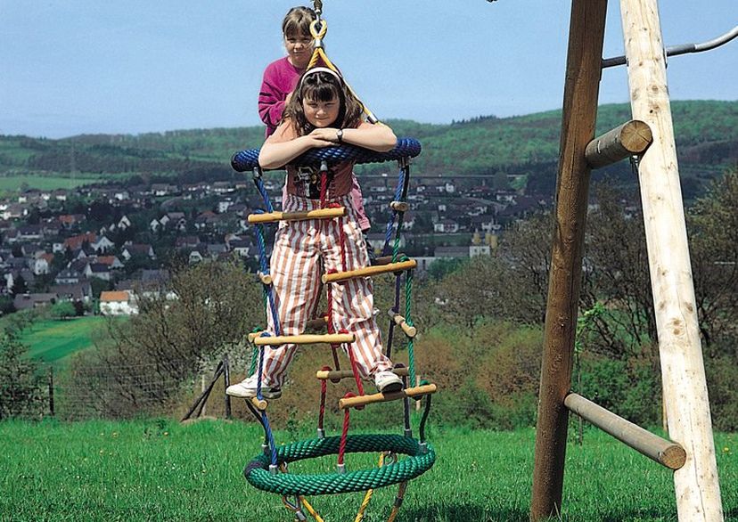 Seilspielgerät Kletterkamin-Karussell