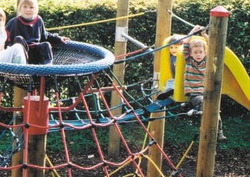 Adlerhorst® „Berghausen“, Standpfosten aus Douglasie mit Pfostenschuhen